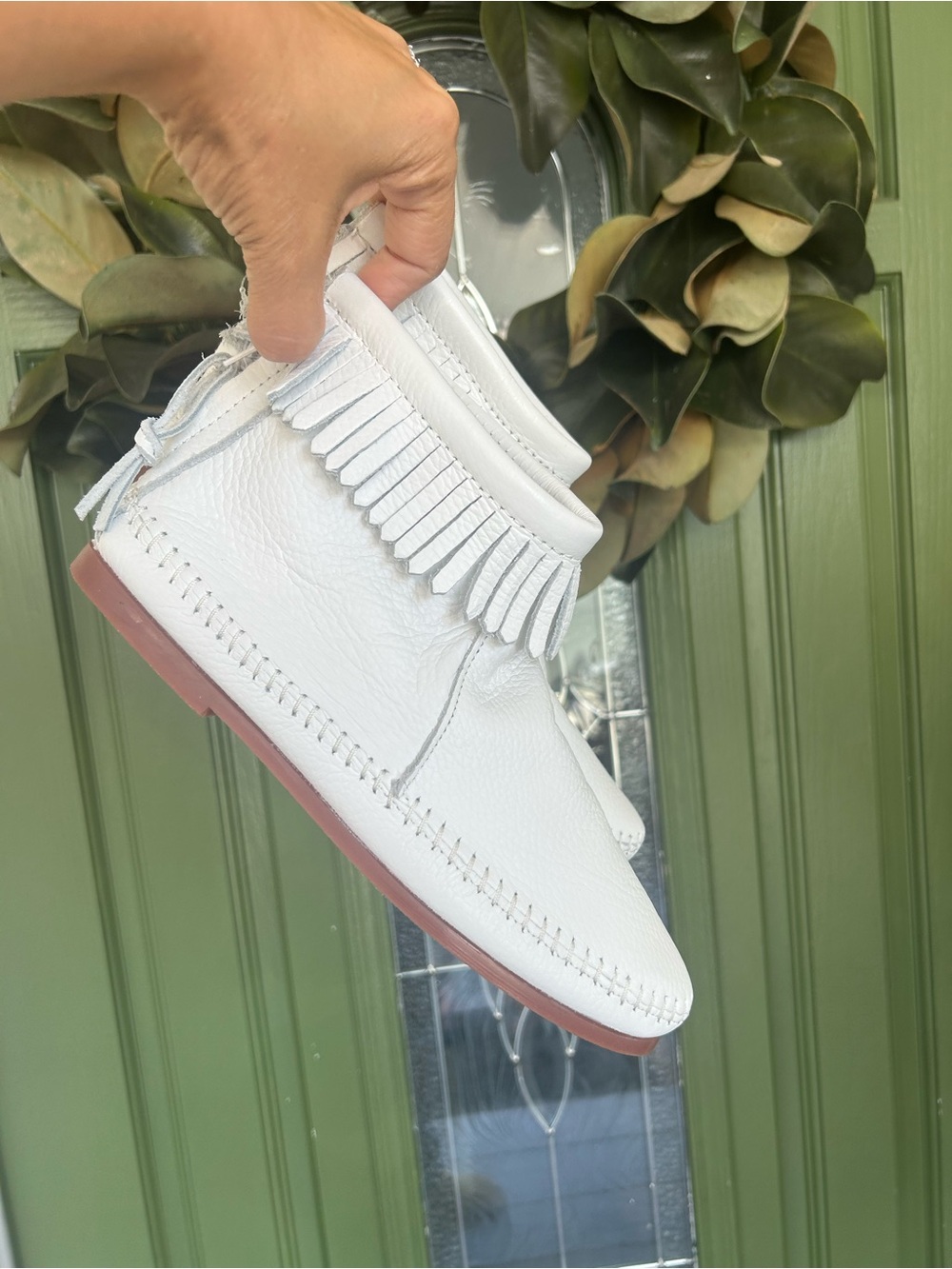 Minnetonka White Fringe Desert Dream Moccasins